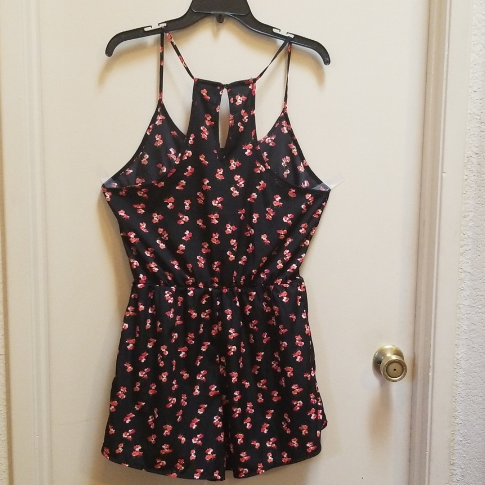 City Streets | Floral Spaghetti Strap Romper - Picture 2 of 8
